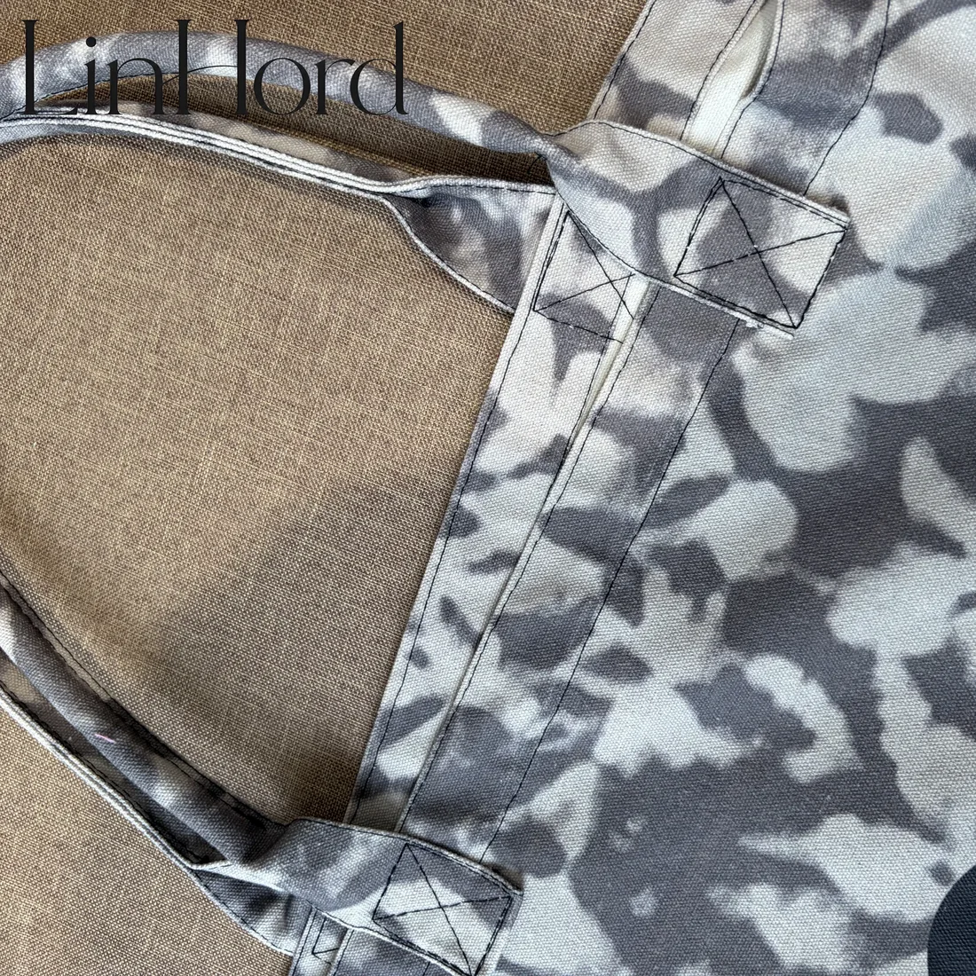 All-over print canvas tote construction detail 1 / 满版印花帆布托特包做工细节 1