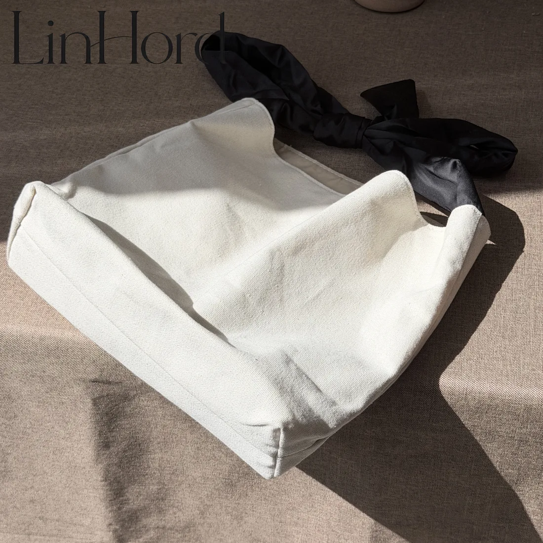 Bow-handle canvas bag construction detail / 蝴蝶结手柄帆布包做工细节