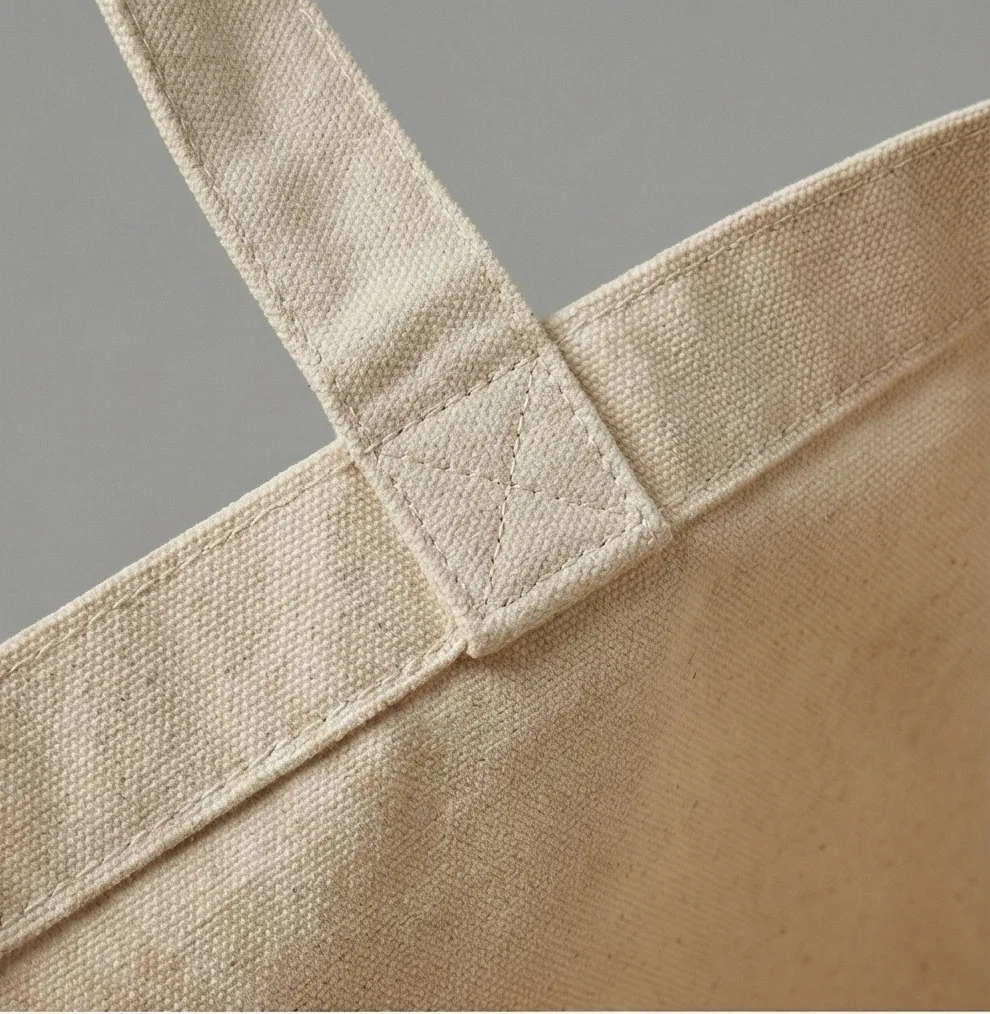 Flat canvas tote close-up 2 / 平口帆布托特包局部细节 2