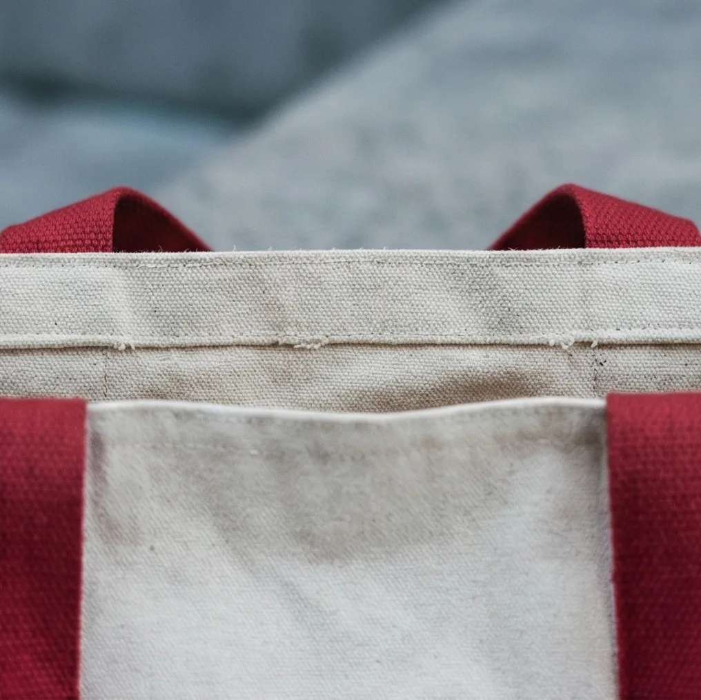 Two-tone canvas tote detail 3 / 双色帆布托特包局部细节 3