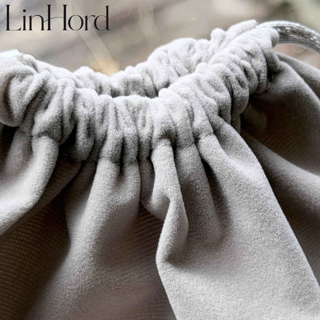 Velvet drawstring pouch construction detail / 丝绒抽绳袋做工细节