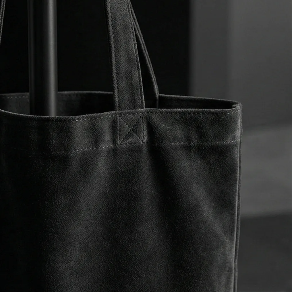Velvet tote bag detail 2 / 丝绒托特包局部细节 2