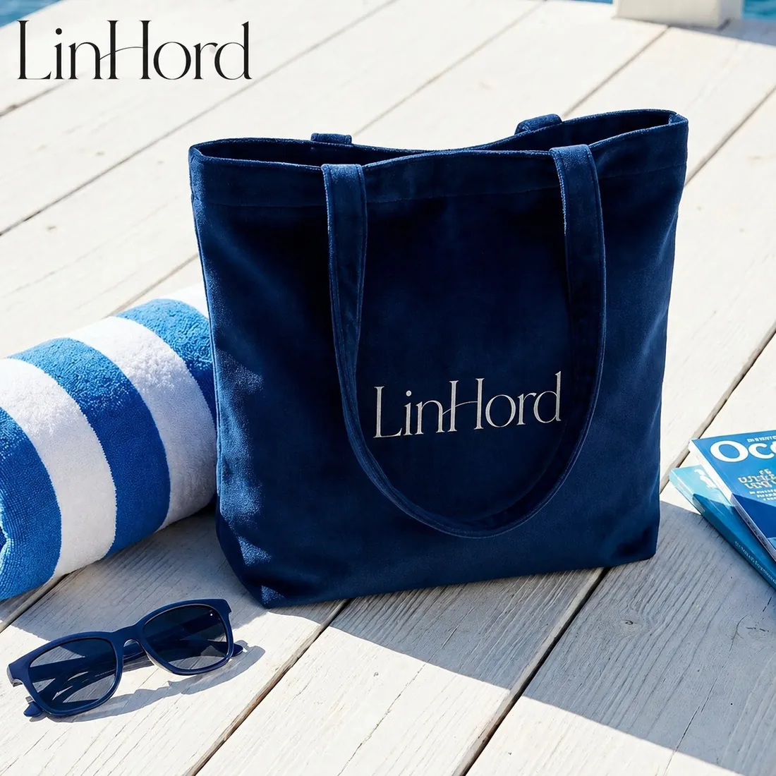 Velvet tote bag in use 1 / 丝绒托特包使用场景 1